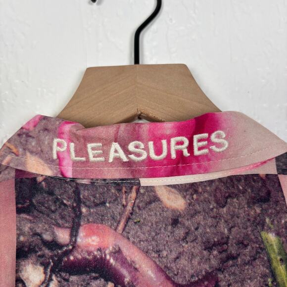 Pleasures Men's Wormy Lips Short Sleeve Button Down Shirt NWT Size Large - Picture 5 of 8